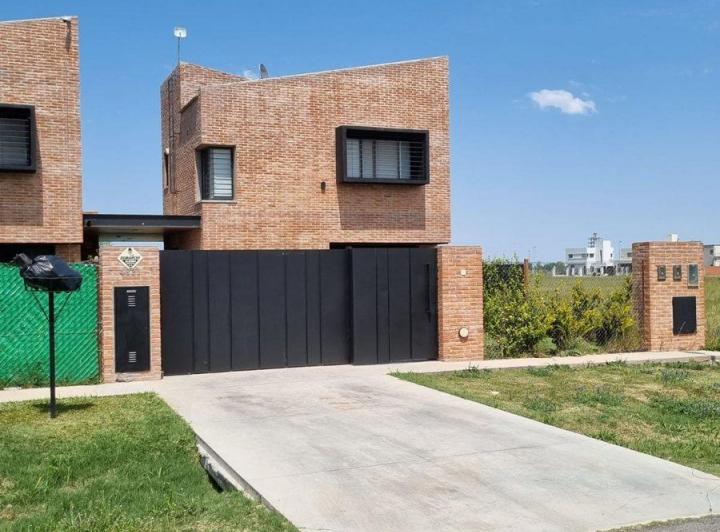 Casa · 112m² · 3 Ambientes · 1 Cochera