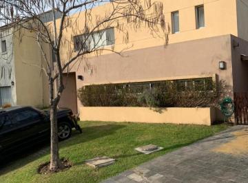 Casa · 175m² · 5 Ambientes · 1 Cochera · El Atardecer - Casa en Alquiler con Tres Dorm.