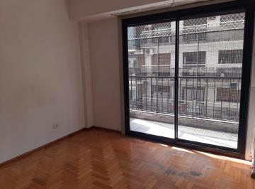 Departamento · 53m² · 3 Ambientes · Alquiler Tres Ambientes Al Frente con Balcón