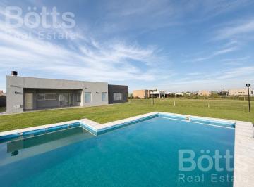 Casa · 210m² · 4 Ambientes · 4 Cocheras · Casa en Venta en Los Juncos