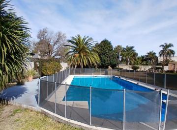Casa · 205m² · 6 Ambientes · 2 Cocheras · Casa en Venta! Oprtunidad Unica!
