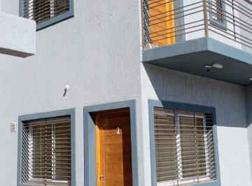 Departamento de 4 ambientes, Luzuriaga · Duplex en Venta Agua y Energia