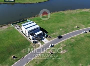 Casa · 282m² · 7 Ambientes · 1 Cochera · Casa en Construcción en Venta | B° Amarras | Puertos del Lago