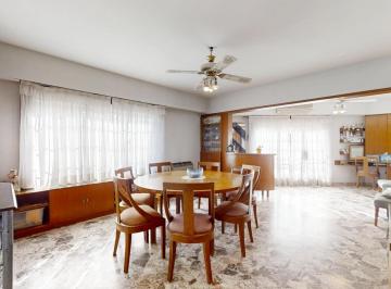Casa · 146m² · 6 Ambientes · Casa y Departamento de Block de 5 Ambientes en Venta en Olivos con Patio