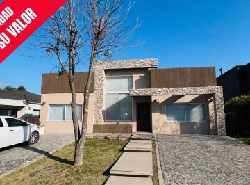 Casa · 251m² · 6 Ambientes · 2 Cocheras · Casa en Venta Las Acacias Guillermo E. Hudson