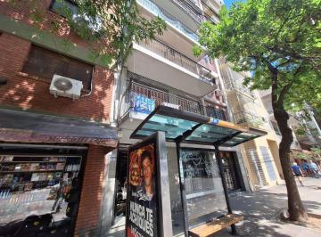 Departamento de 4 ambientes, Caballito · Departamento 4 Amb Al Frente con 2 Baños y Balcon