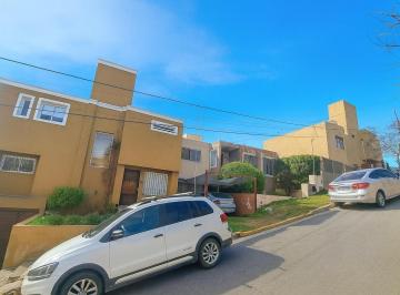Casa · 220m² · 5 Ambientes · Cortazar. | Sucre. | Calera