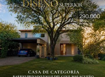 Casa · 300m² · 5 Ambientes · 1 Cochera · Venta Casa de Categoría 2 Dorm. con Piscina en Barrio Privado Valle del Golf - Malagueño
