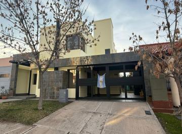 Casa de 7 ambientes, Godoy Cruz · Proyecta Vende Casa de Categoria
