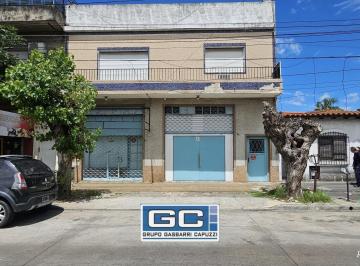 Casa · 180m² · 5 Ambientes · Casa con Locales en Venta Moron Sobre Lote Propio Zona Comercial