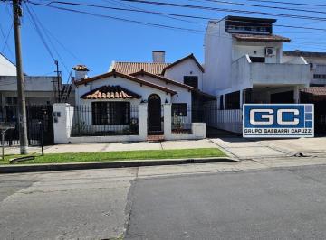 Casa · 259m² · 7 Ambientes · 3 Cocheras · Casa en Venta Haedo Norte Impecable Sobre Lote Propio