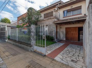Casa · 210m² · 5 Ambientes · 1 Cochera · Casa en Venta Villa Pueyrredon + Cochera y Jardin