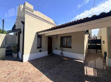 Casa · 114m² · 3 Ambientes · 1 Cochera · Venta Casa 3 Ambientes Apto Credito en Castelar Norte