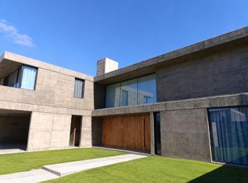 Casa · 445m² · 5 Ambientes · 3 Cocheras · Venta Casa Bajo La Viña 445 m² + 1092 m² Terreno
