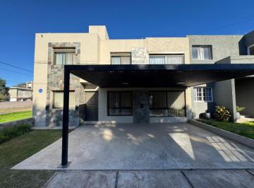 Casa de 6 ambientes, Río Ceballos · Casa de 3 Dorm. en Venta. Cochera 2. Piscina. Apta Crédito. Villa Catalina - Campo Verde.