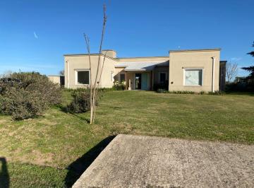 Casa · 246m² · 5 Ambientes · 3 Cocheras · Venta Casa 5 en La Primavera Golf Carlos Ken