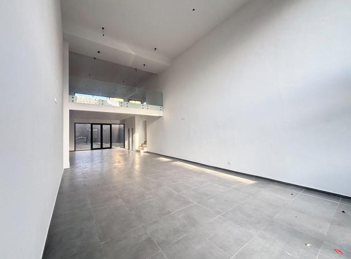 Local comercial · 200m²