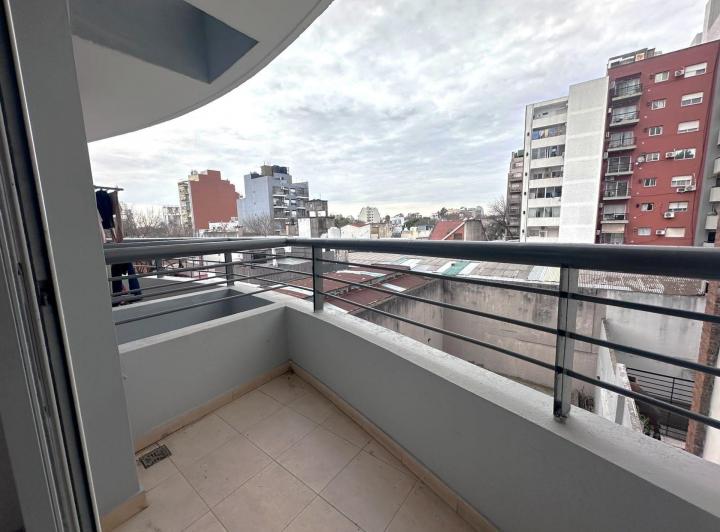 Alquiler Monoambiente Villa Pueyrredon con Balcon.