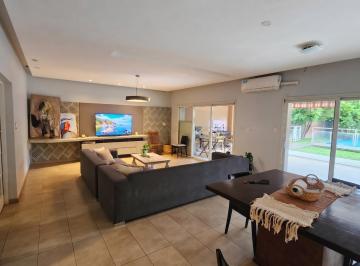 Casa · 358m² · Casa de Lujo 4 Habitaciones con Mastersuite en