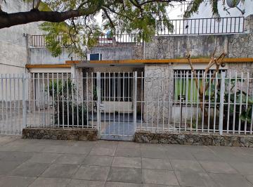 Casa · 153m² · 4 Ambientes · 1 Cochera · Venta de Casa en Moron 4 Ambientes, Garage/depto. Para Refaccionar.