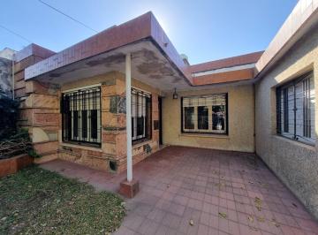 Casa · 164m² · 6 Ambientes · 1 Cochera · En Venta B° Dean Funes