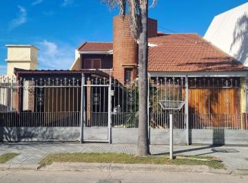 Casa · 251m² · 5 Ambientes · 3 Cocheras · Vendo B° Ayacucho (Detalles de Categoria)