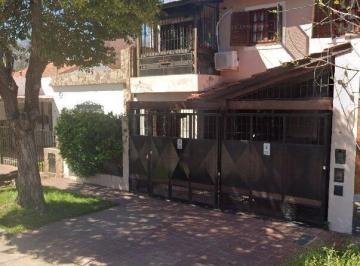Casa · 150m² · Casa Vucetich 357, Compuesta por Dos Viviendas Familiares Independientes.