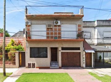 Casa · 105m² · 4 Ambientes · 1 Cochera · Av Roca 1836