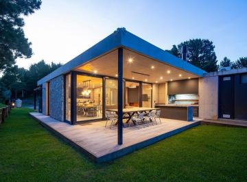 Casa · 250m² · 5 Ambientes · Casa Chalet en Alq. Temporario en Costa Esmeralda, Costa Atlántica, Buenos Aires