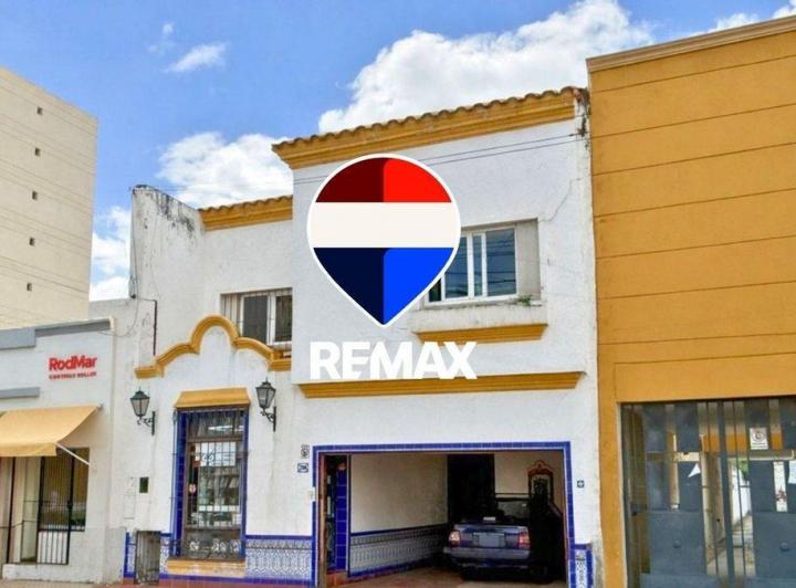Casa · 240m² · 11 Ambientes · 1 Cochera