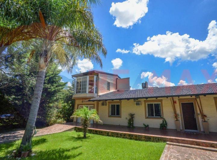 Casa · 192m² · 6 Ambientes · 2 Cocheras