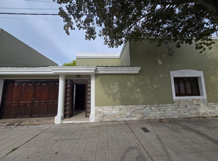 Casa · 162m² · 5 Ambientes · 1 Cochera