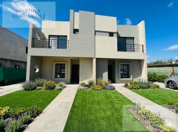 Casa · 118m² · 3 Ambientes · 2 Cocheras · Venta Duplex - Spring Park - Pilar - 3/4ambientes - Sum - Canchas de Pádel - Pileta - Futbol.
