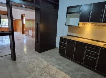 PH · 146m² · 8 Ambientes · 1 Cochera · Dos Casas de 3 Dorm. y Patio en B Yapeyu