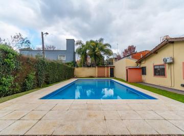 Casa · 100m² · 4 Ambientes · 3 Cocheras · Venta Casa 2dorm Quincho Jardin Pileta Alberti Pil
