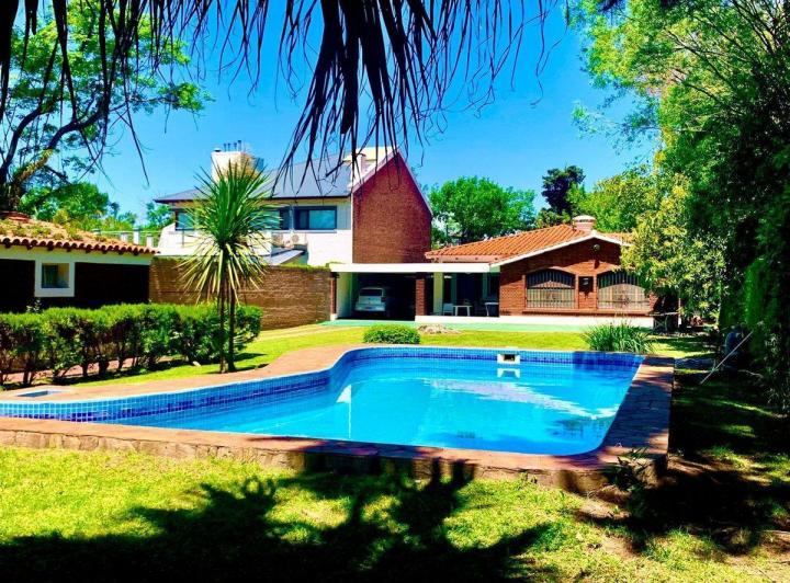 Casa · 389m² · 6 Ambientes · 3 Cocheras