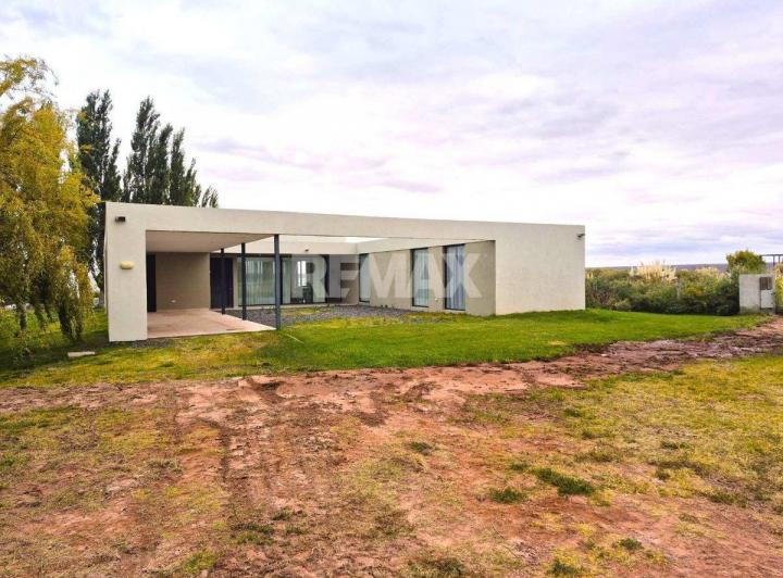 Casa · 250m² · 3 Ambientes