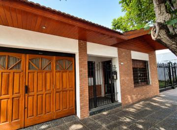 Casa · 225m² · 4 Ambientes · 1 Cochera · Casa 4 Ambientes con Garaje y Patio en Quilmes