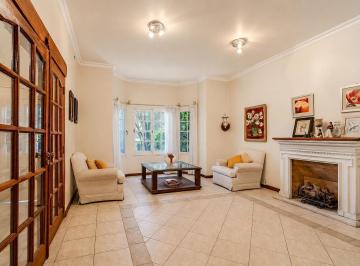 Casa · 195m² · 5 Ambientes · 1 Cochera · Venta Casa 5 Ambientes Lote Propio con Terraza, Parrilla y Garaje en Monte Castro