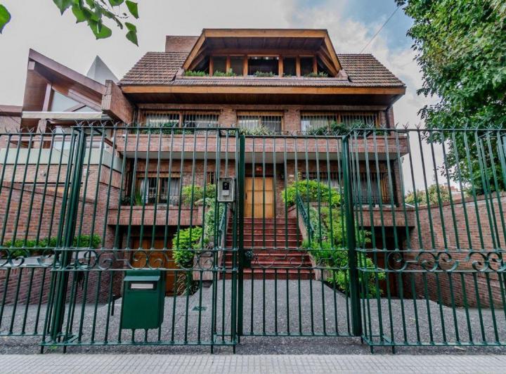 Casa · 676m² · 5 Ambientes · 2 Cocheras
