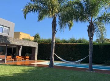 Casa · 1085m² · 5 Ambientes · 4 Cocheras · Casa 6 Ambientes en Venta en Campiña Pilar, Lujo