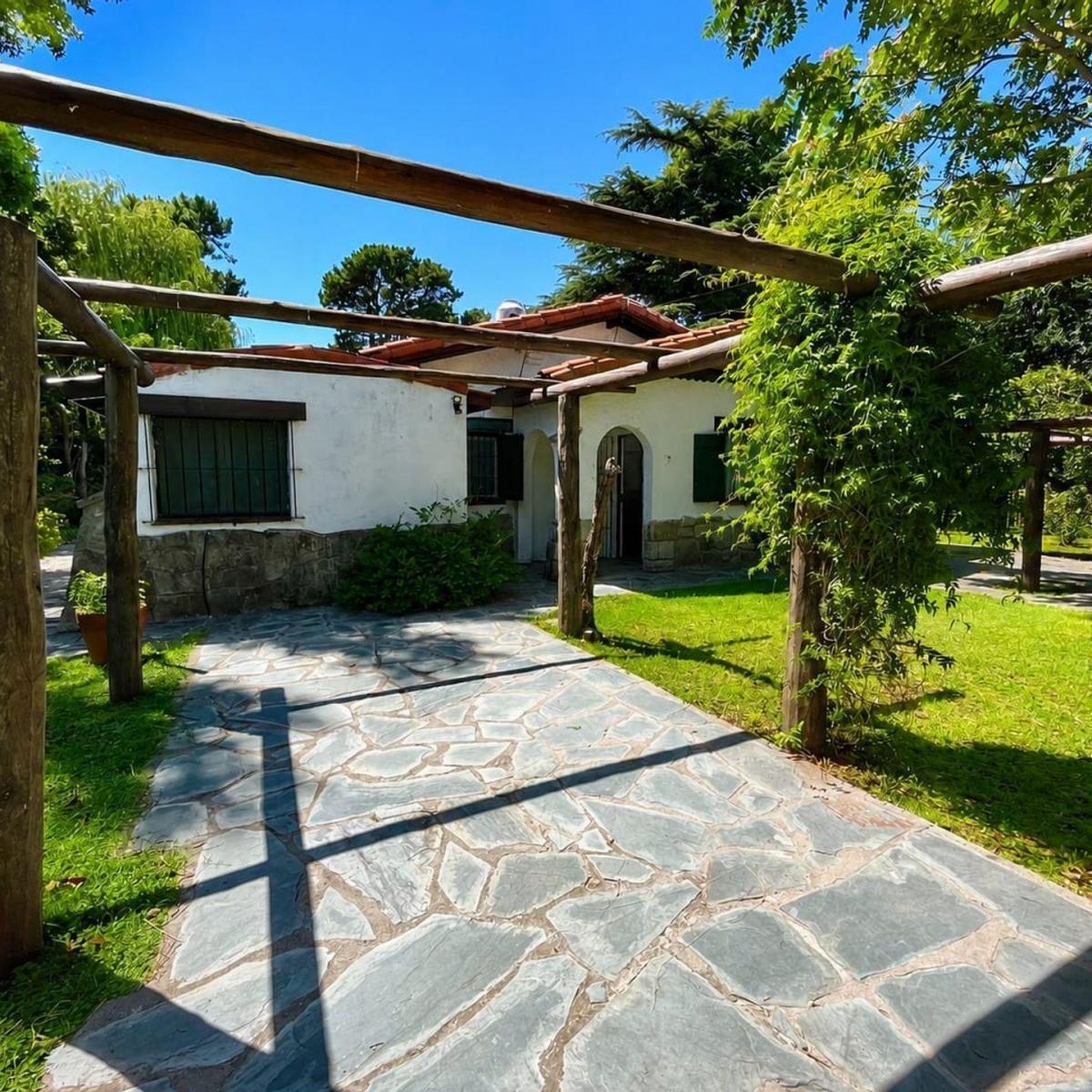 Casa quinta 3 amb, 140m² con gran parque y casa de huéspedes