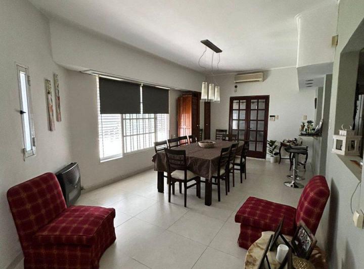 Casa · 122m² · 6 Ambientes · 1 Cochera
