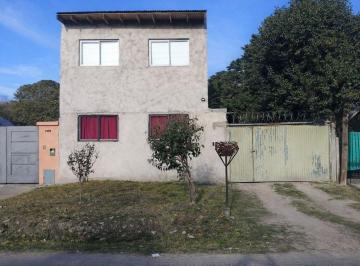 Casa · 140m² · 4 Ambientes · 1 Cochera · Casa en Venta 2 Dorm. Los Hornos La Plata