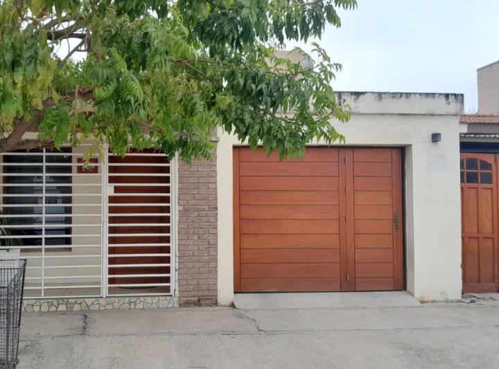 Casa · 157m² · 5 Ambientes · 2 Cocheras