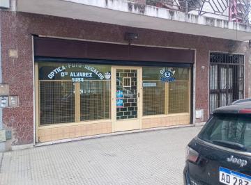 Local comercial de 1 ambiente, Villa General Mitre · Local 34 m² con Baño y Cocina Sin Expensas Mide 6.20 m de Frente por 4.75 m de Fondo