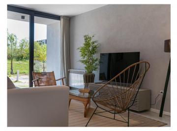 Casa · 127m² · 4 Ambientes · 1 Cochera · Tigre Venta Triplex en Barrio Cerrado con Patio y Jardín.