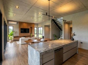 Casa · 164m² · 4 Ambientes · Aluen Barrio Privado