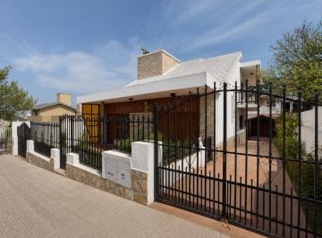 Casa de 4 ambientes, La Falda · Casa de 200 m² con 3 Habitaciones y Departamento Anexo en Venta en Parque Jardin, La Falda