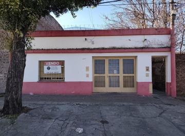 Casa · 146m² · 8 Ambientes · 1 Cochera · Liquidacion. 2 Casas en Lote Único en Venta en Rueda 3500. Rosario.